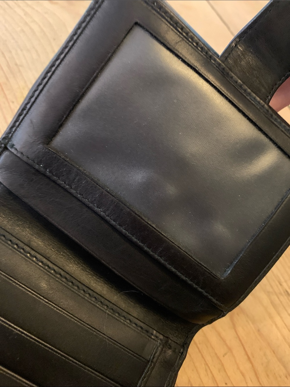 Salvatore Ferragamo, black snap closure wallet - Picture 10 of 14